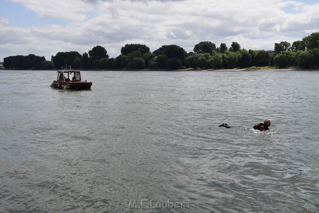 Uebung BF Taucher und Presse Koeln Zoobruecke Rhein P289.JPG - Miklos Laubert